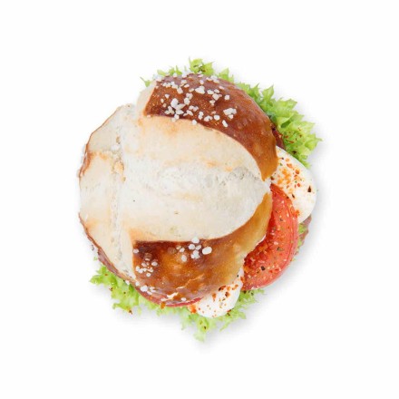 schmitz-nittenwilm-produkte-snacks-laugenbroetchen-tomate-mozzarella-7659