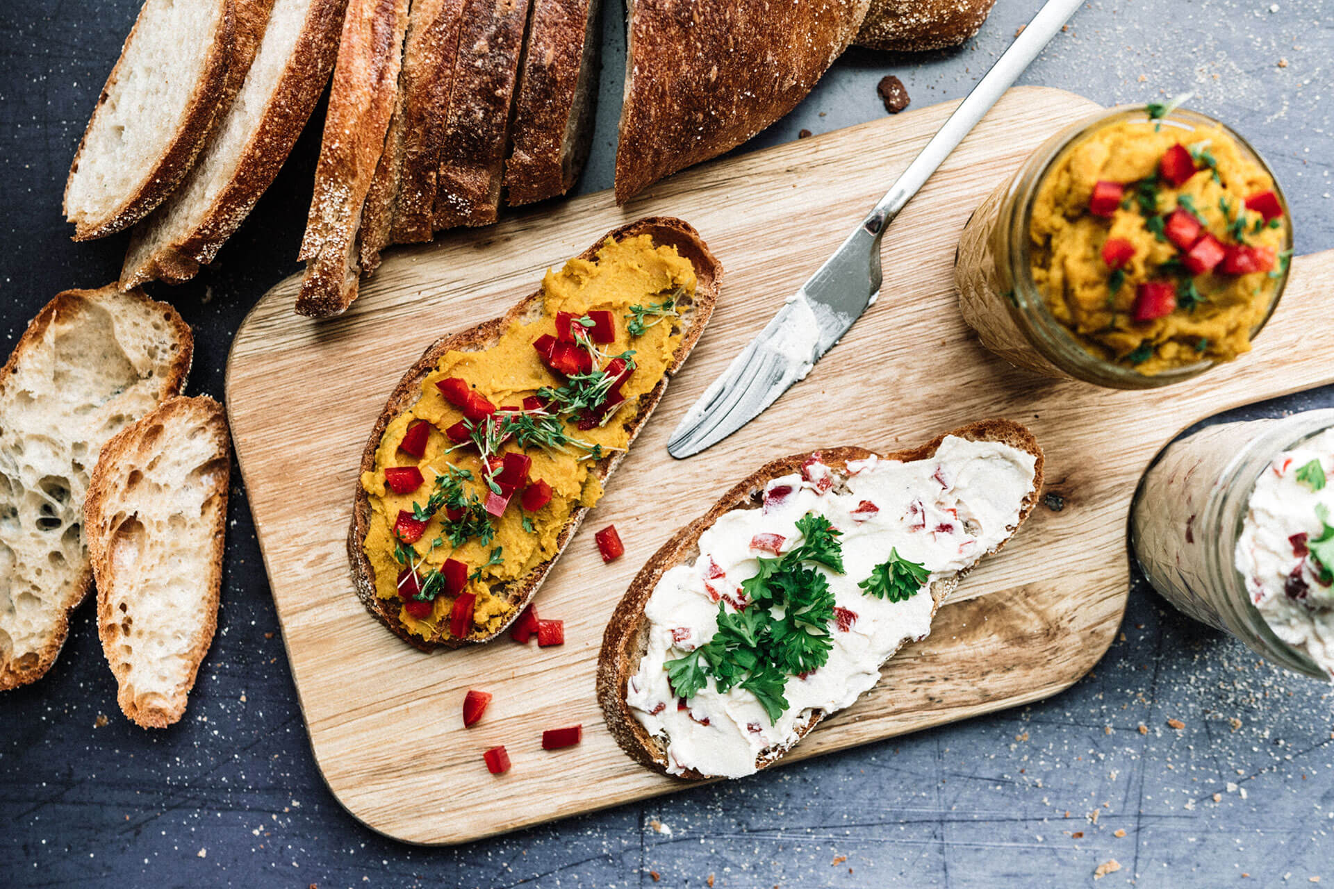 Rezept des Monats: Selbstgemachte Brot-Aufstriche - vegan &amp; vegetarisch