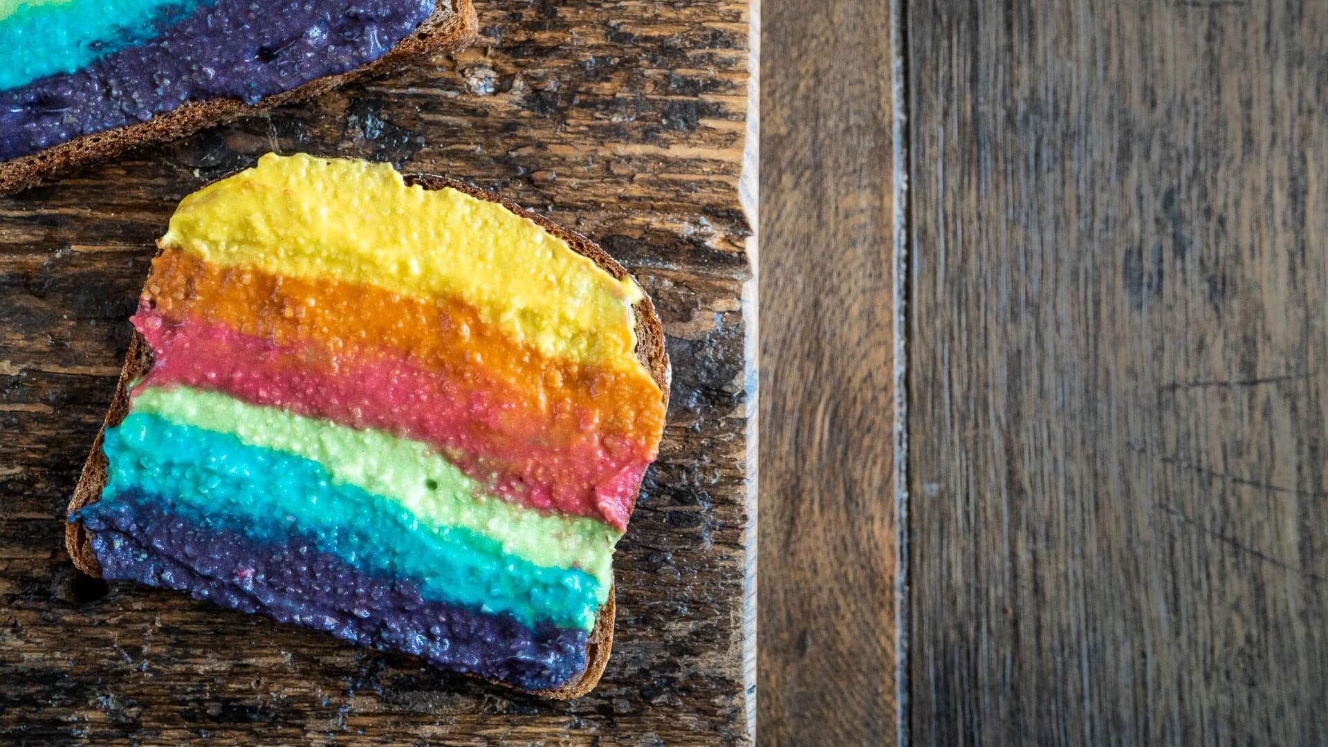 Rezept Regenbogen-Hummus auf 100% Brot