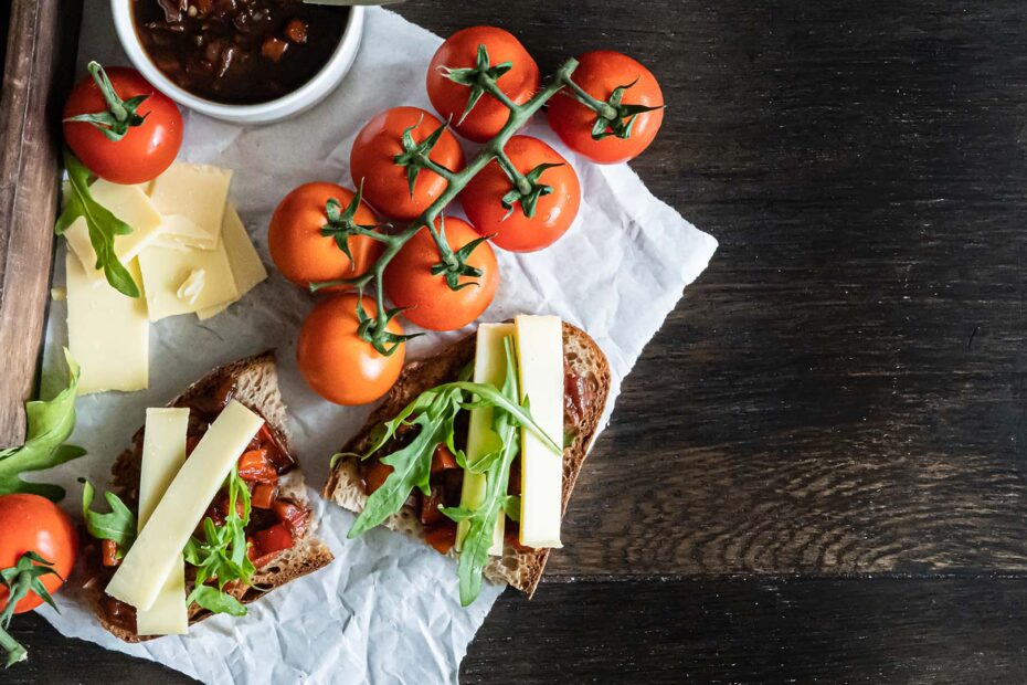 Tomatenchutney Sandwich mit Dinkel-Ruchbrot