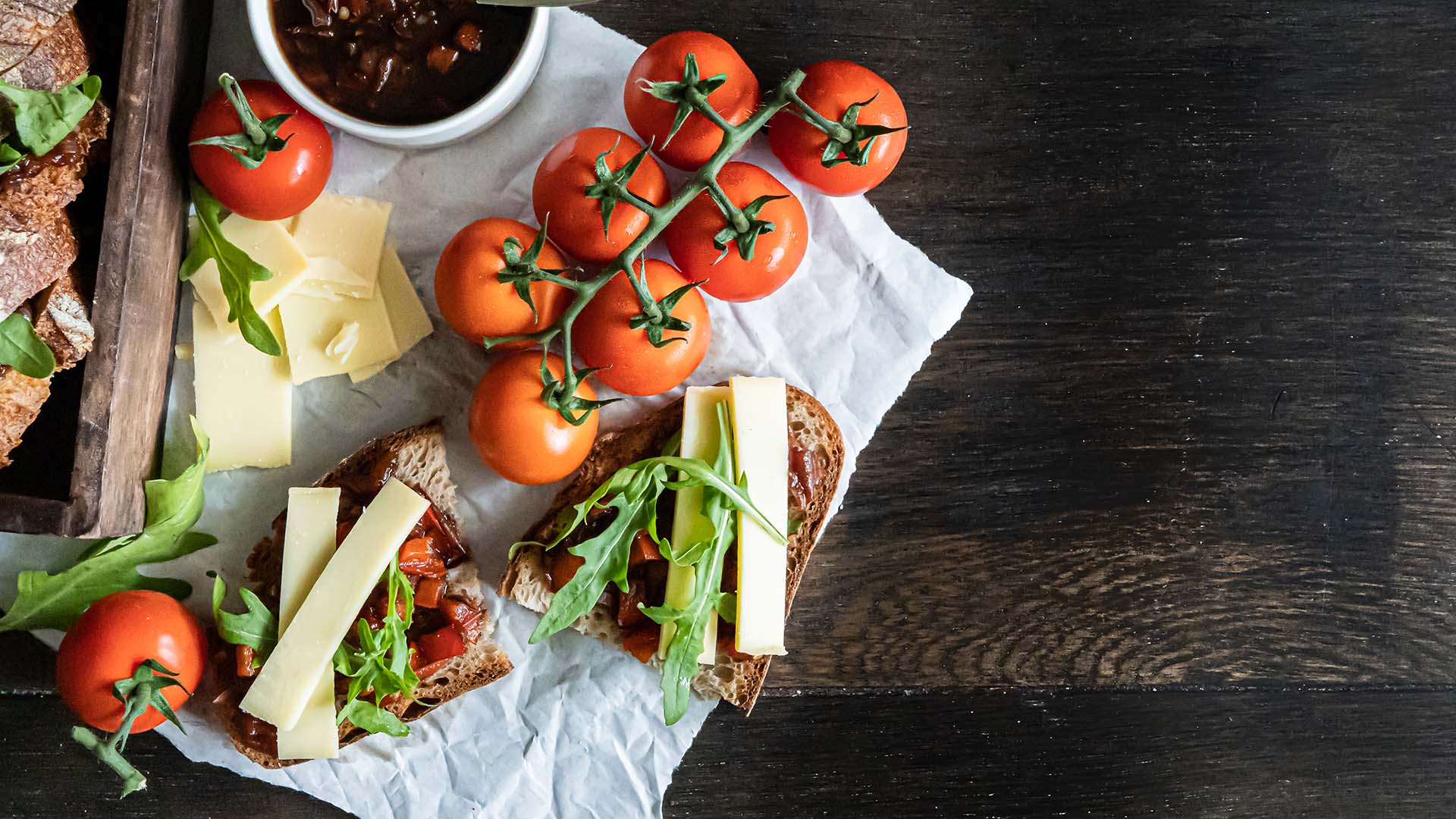 Tomatenchutney Sandwich mit Dinkel-Ruchbrot