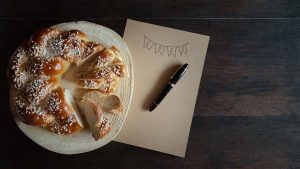 Butterkranz und Liste für Neujahrsvorsätze